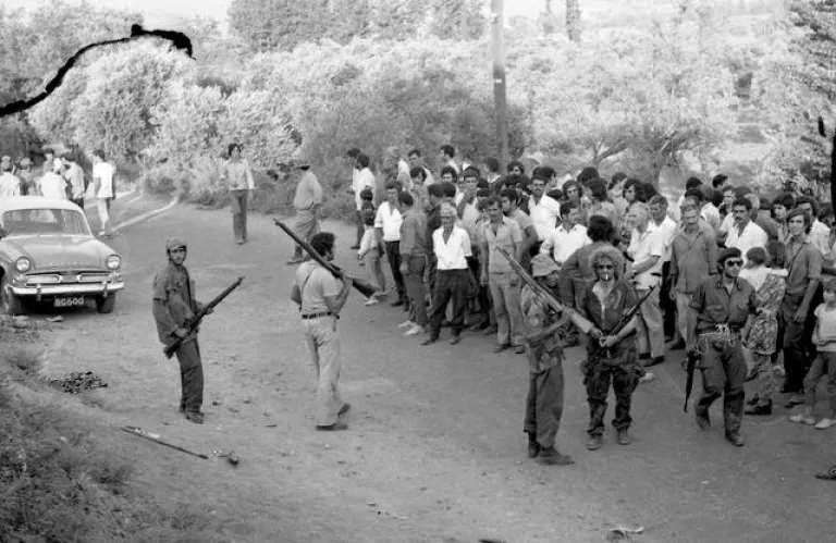 Επί σκηνής, αφώτιστες στιγμές της Ιστορίας