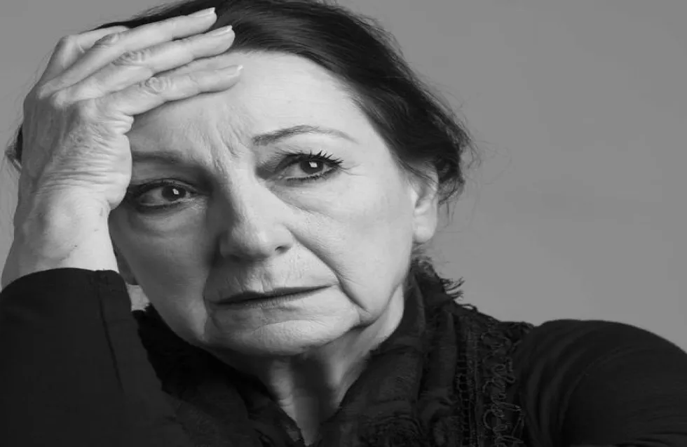 Η Αννίτα Σαντοριναίου στη σκηνή ως η Ευτυχία Παπαγιαννοπούλου