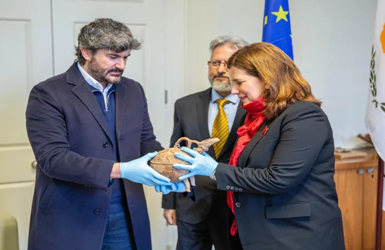 Αρχαίος ασκός επιστρέφει από το Λονδίνο στην Κύπρο - Είχε καταγραφεί στην Αμμόχωστο από το Τμ. Αρχαιοτήτων πριν το 1974 (φώτο)