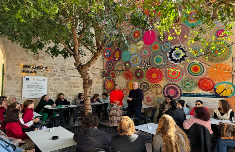 Εικαστική παρέμβαση «Ονειροπαγίδες 2» από την ομάδα Peace 2 peace στο Χάνι του Ιμπραήμ