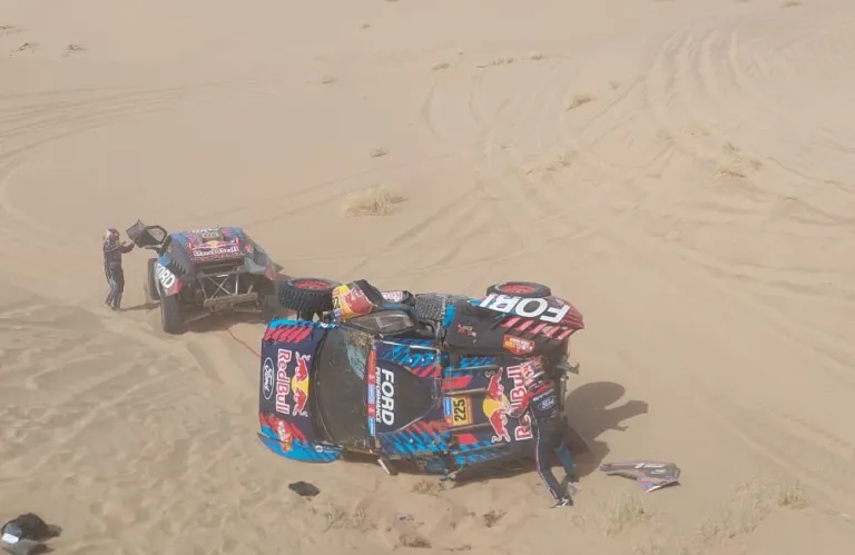 ΒΙΝΤΕΟ: Ατύχημα για τον Κάρλος Σάινθ στο ράλλυ Ντακάρ