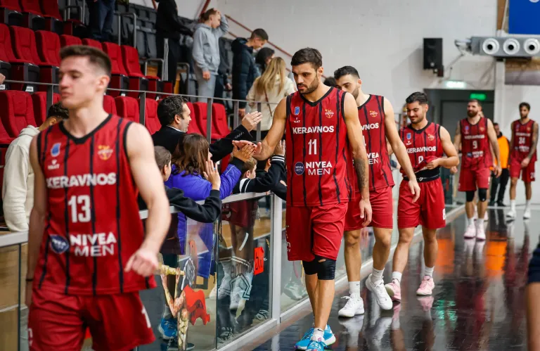 Εύκολη εκατοστάρα του Κεραυνού επί της Ανόρθωσης