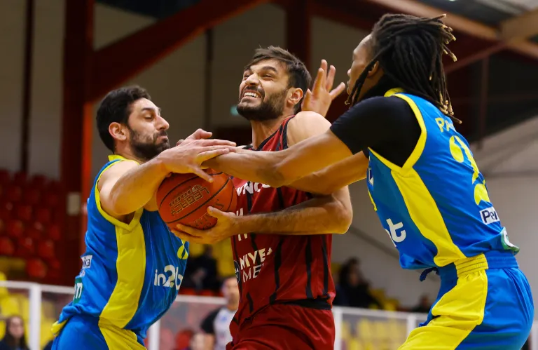 Επιβλήθηκε του ΑΠΟΕΛ κι έφθασε στις 11 νίκες ο Κεραυνός