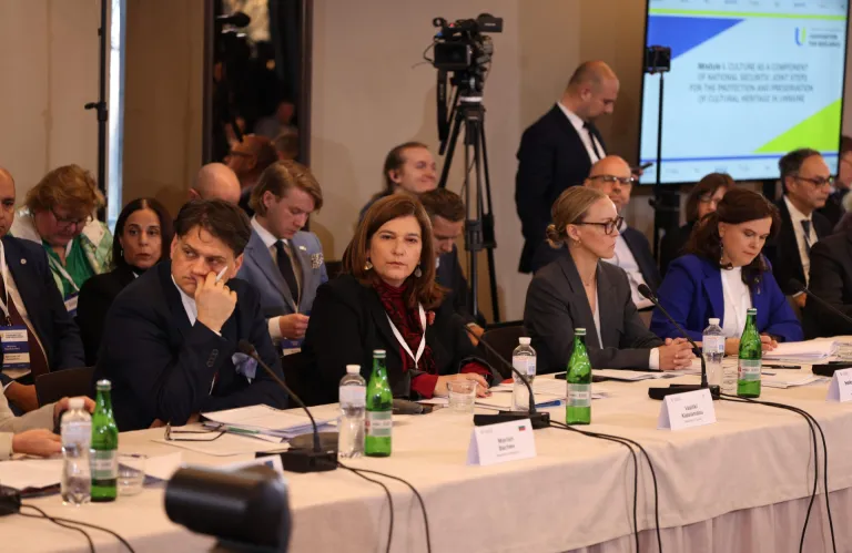 Κασσιανίδου: Το Τμ. Αρχαιοτήτων παρακολουθεί τις παράνομες ανασκαφές στα κατεχόμενα