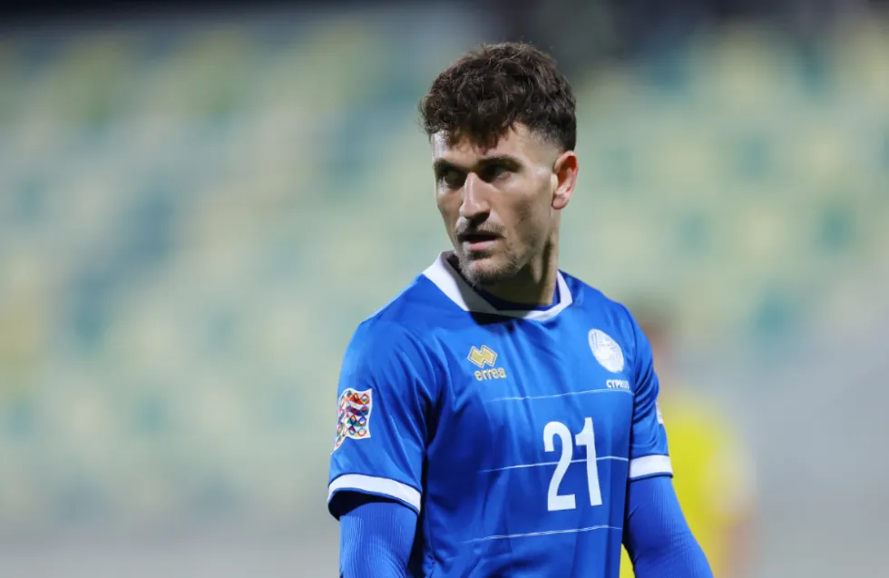 Μπαίνει στο αεροπλάνο για Ρουμανία ο Τζιωνής