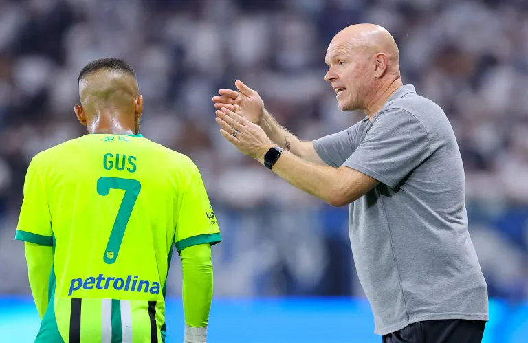 Αναγκασμένος να αλλάξει τη συνταγή