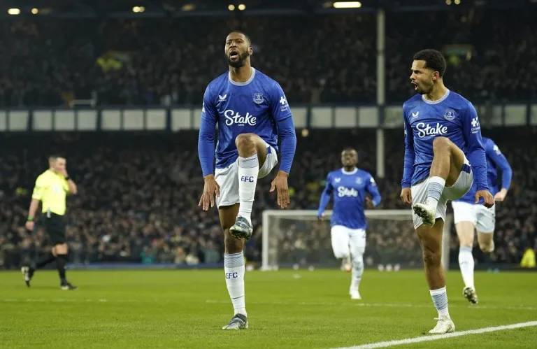 H Έβερτον σταμάτησε στο 98' τη Λίβερπουλ