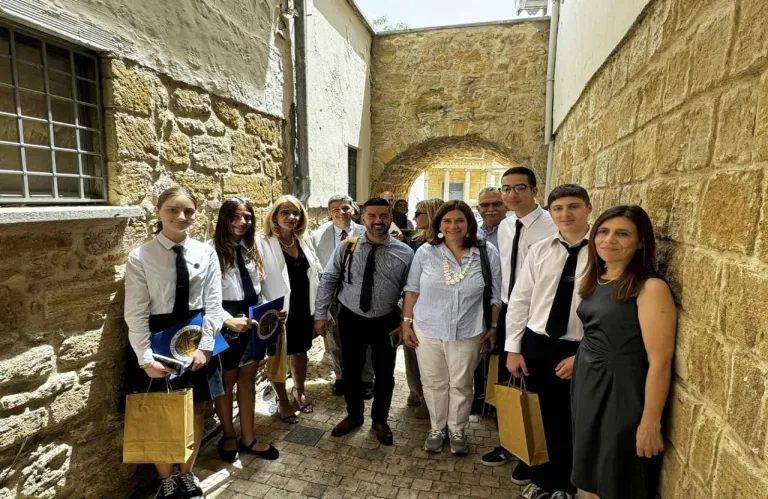 Υπαίθριο ψηφιακό μουσείο με εφαρμογές AR στην στοά της Παλαιάς Αρχιεπισκοπής