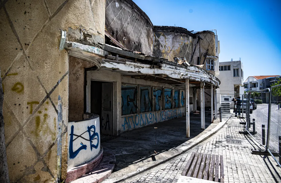 Τα όμορφα κτήρια άσχημα καίγονται