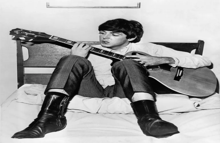 Έργο τέχνης που απαγορεύτηκε από τον Paul McCartney πηγαίνει σε δημοπρασία