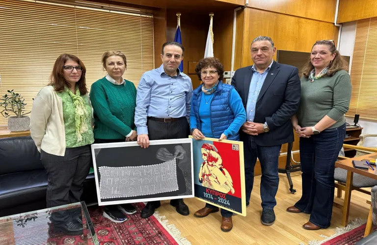«Δια Χειρός Αττίλα» | Παρέδωσε στο ΡΙΚ το φωτογραφικό αρχείο η Κάτια Χριστοδούλου