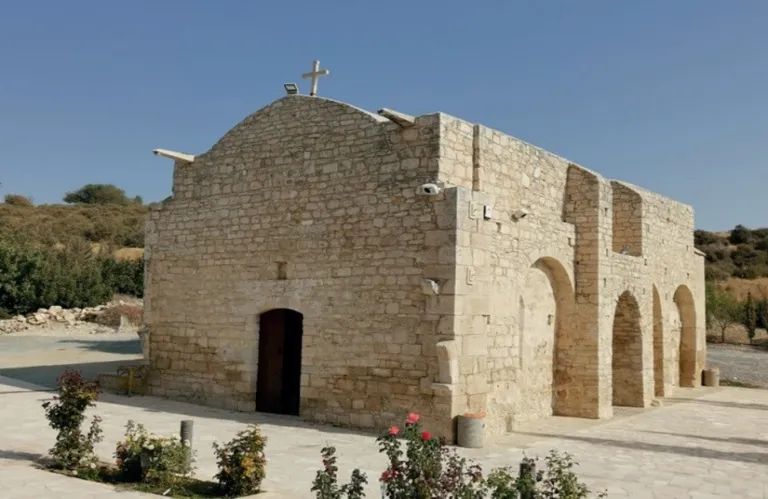 Τμ. Αρχαιοτήτων: Ύπαρξη κτισμάτων κάτω από την εκκλησία της Παναγίας Καρμιώτισσας - Πέντε είδη ταφών ανέδειξε η ανασκαφική περίοδος 